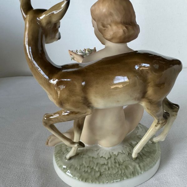 FIGURINE