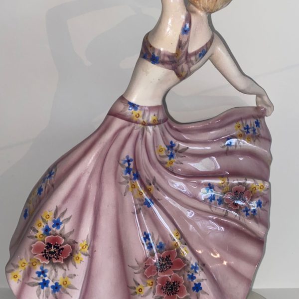 FIGURINE