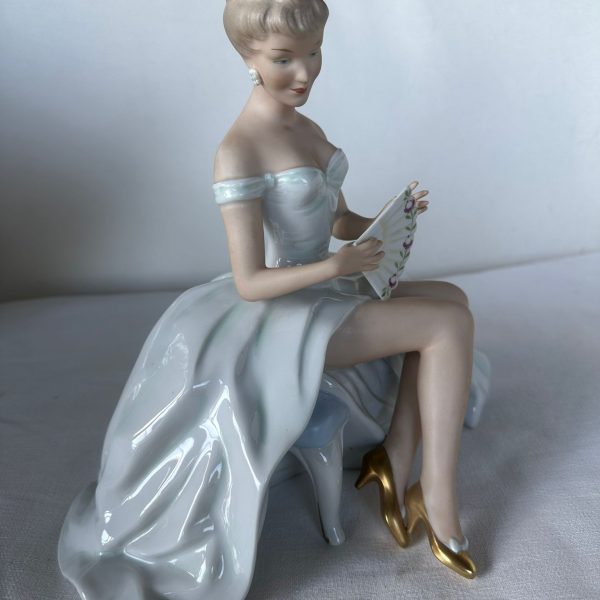 FIGURINE