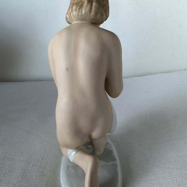 FIGURINE