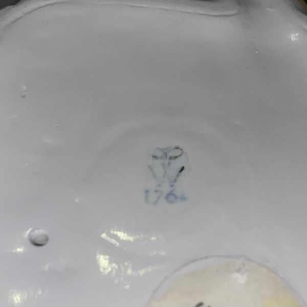 FIGURINE