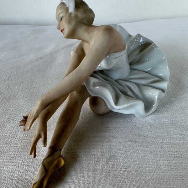 FIGURINE
