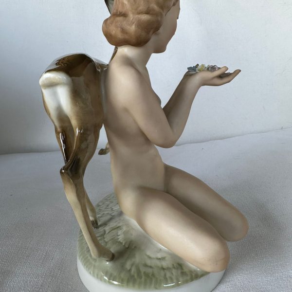 FIGURINE