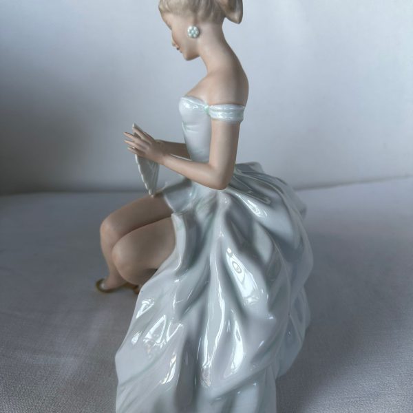 FIGURINE