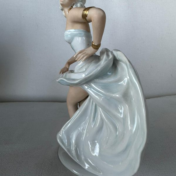 FIGURINE