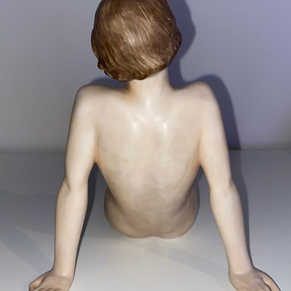 FIGURINE