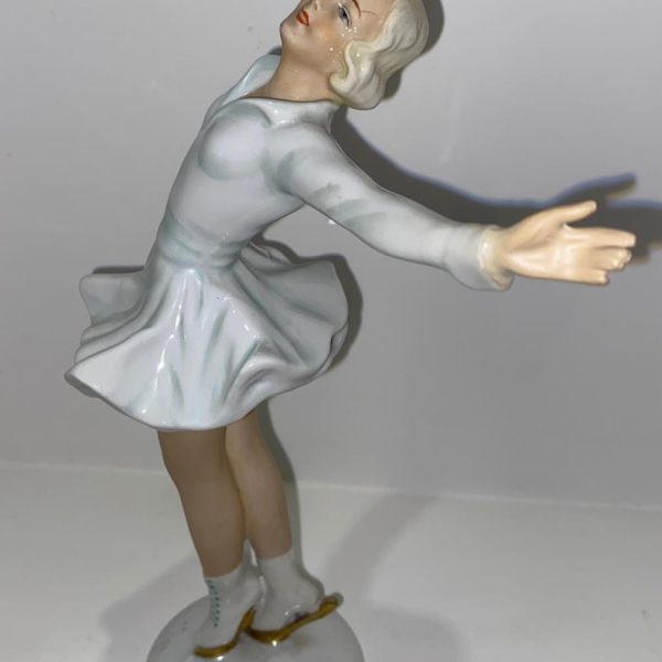 FIGURINE