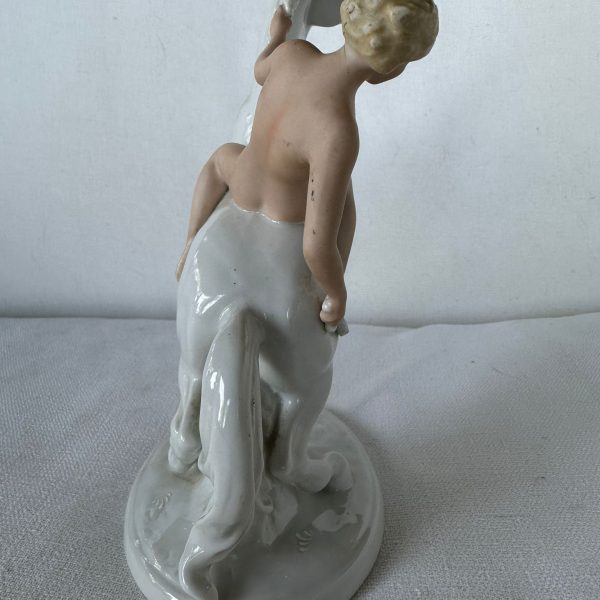 FIGURINE