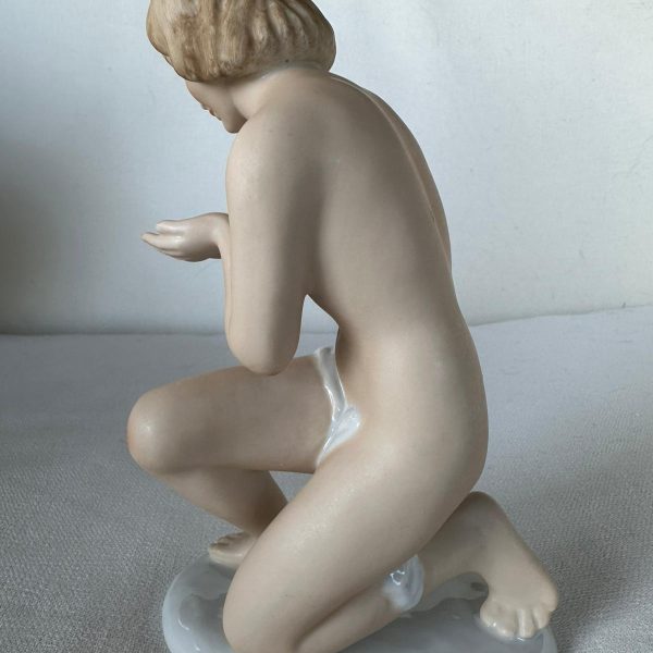 FIGURINE