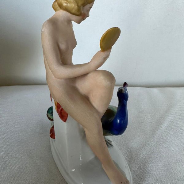 FIGURINE
