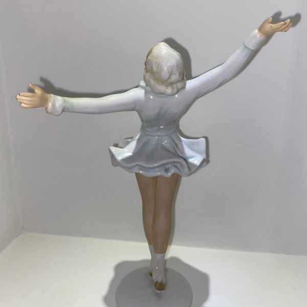 FIGURINE