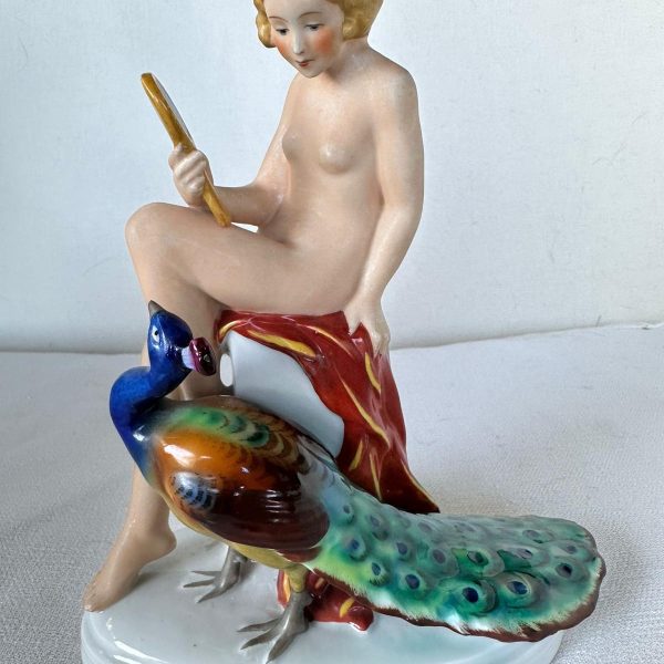 FIGURINE