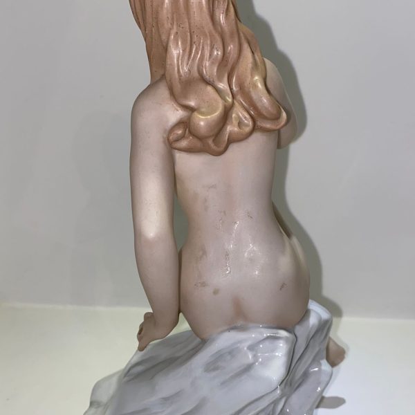FIGURINE