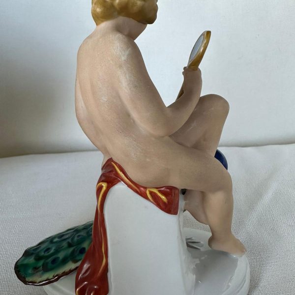 FIGURINE