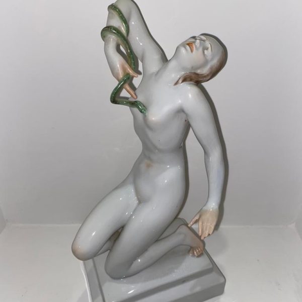 FIGURINE
