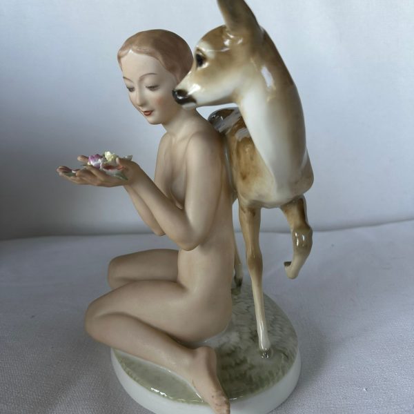 FIGURINE