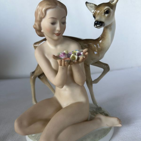 FIGURINE