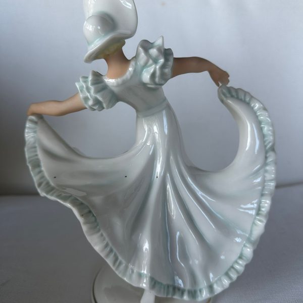 FIGURINE