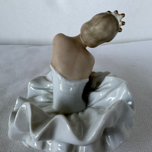 FIGURINE