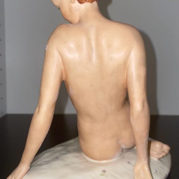 FIGURINE
