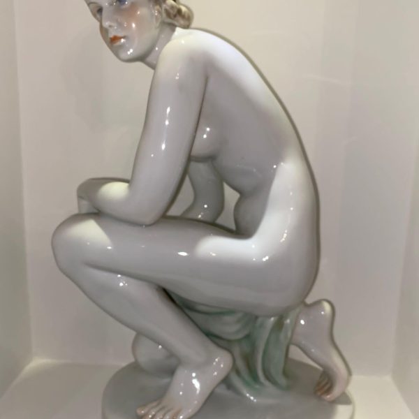 FIGURINE